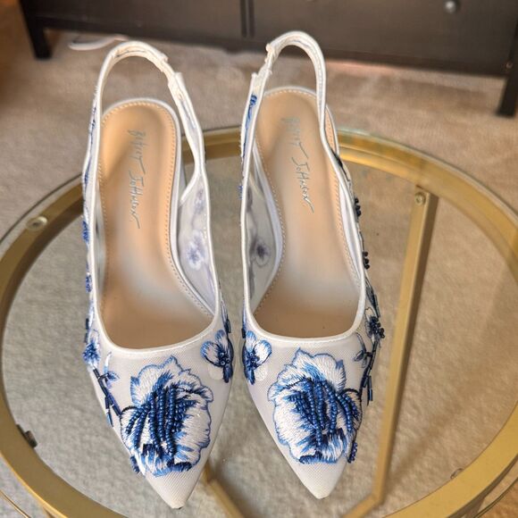 ✨ Betsey Johnson “SB-Page” Heels – White & Blue Floral Size 9M | New in Box - Picture 1 of 10